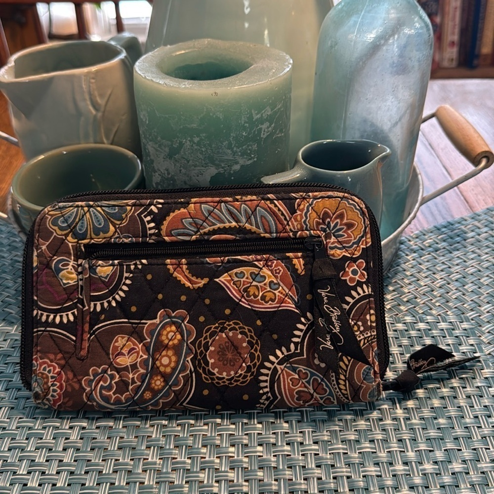 VERA BRADLEY Kensington Zip Around Wallet Brown Tan Blue Paisley